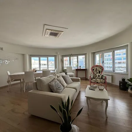 Intero Sul Mare Passeggiata Apartment *